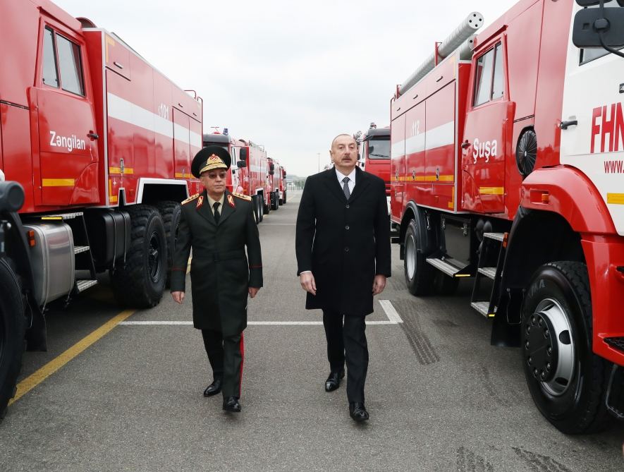 President Ilham Aliyev views newly purchased special purpose equipment and ambulances
(PHOTO)