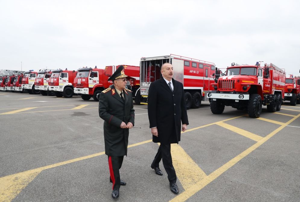 President Ilham Aliyev views newly purchased special purpose equipment and ambulances
(PHOTO)