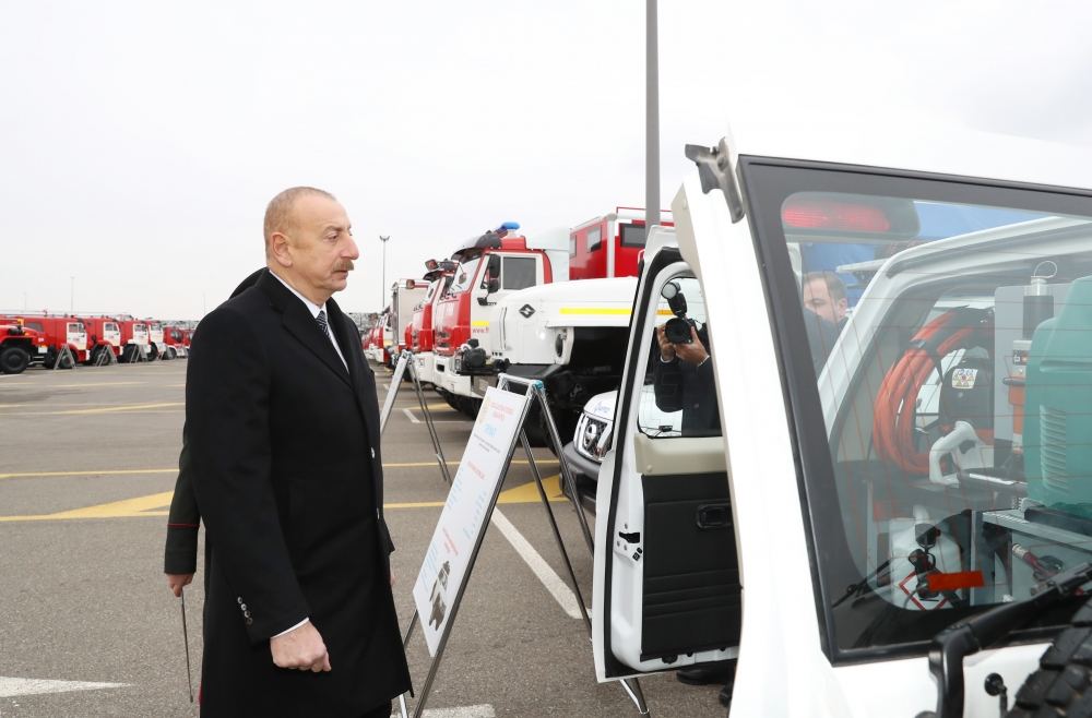 President Ilham Aliyev views newly purchased special purpose equipment and ambulances
(PHOTO)