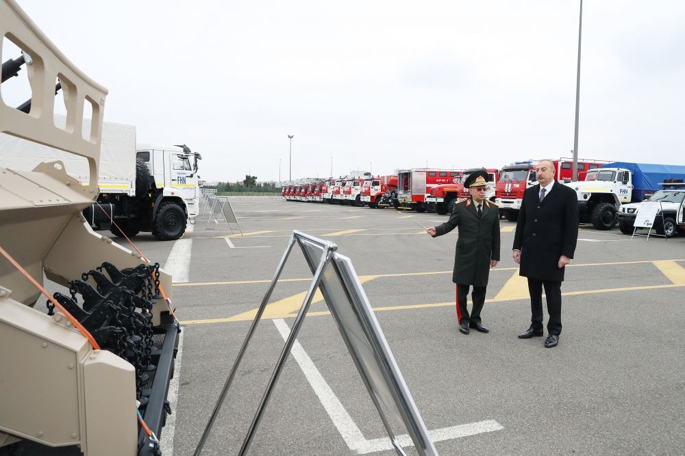 President Ilham Aliyev views newly purchased special purpose equipment and ambulances
(PHOTO)