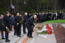 Azerbaijan's public honors memory of the Great Leader Heydar Aliyev (PHOTO)