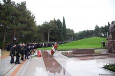 Azerbaijan's public honors memory of the Great Leader Heydar Aliyev (PHOTO)