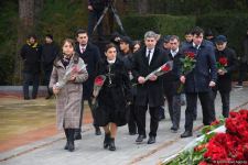 Azerbaijan's public honors memory of the Great Leader Heydar Aliyev (PHOTO)
