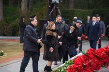Azerbaijan's public honors memory of the Great Leader Heydar Aliyev (PHOTO)