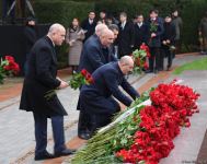 Azerbaijan's public honors memory of the Great Leader Heydar Aliyev (PHOTO)