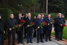 Azerbaijan's public honors memory of the Great Leader Heydar Aliyev (PHOTO)