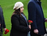 Azerbaijan's public honors memory of the Great Leader Heydar Aliyev (PHOTO)