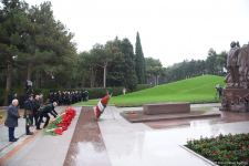 Azerbaijan's public honors memory of the Great Leader Heydar Aliyev (PHOTO)