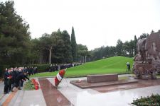 Azerbaijan's public honors memory of the Great Leader Heydar Aliyev (PHOTO)