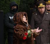 Azerbaijan's public honors memory of the Great Leader Heydar Aliyev (PHOTO)