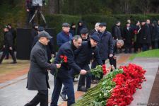 Azerbaijan's public honors memory of the Great Leader Heydar Aliyev (PHOTO)