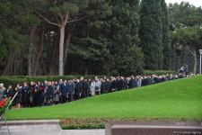 Azerbaijan's public honors memory of the Great Leader Heydar Aliyev (PHOTO)