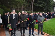 Azerbaijan's public honors memory of the Great Leader Heydar Aliyev (PHOTO)