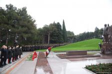 Azerbaijan's public honors memory of the Great Leader Heydar Aliyev (PHOTO)