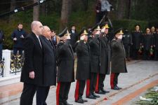 Azerbaijan's public honors memory of the Great Leader Heydar Aliyev (PHOTO)