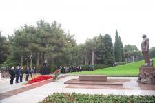 Azerbaijan's public honors memory of the Great Leader Heydar Aliyev (PHOTO)