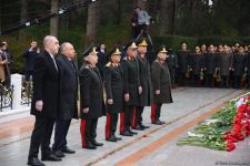 Azerbaijan's public honors memory of the Great Leader Heydar Aliyev (PHOTO)