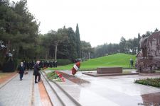 Azerbaijan's public honors memory of the Great Leader Heydar Aliyev (PHOTO)