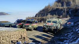 Azerbaijanis continue protests near Shusha, as Russian peacekeepers bring in manpower, military equipment (PHOTO/VIDEO)