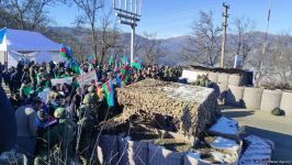 Azerbaijanis continue protests near Shusha, as Russian peacekeepers bring in manpower, military equipment (PHOTO/VIDEO)