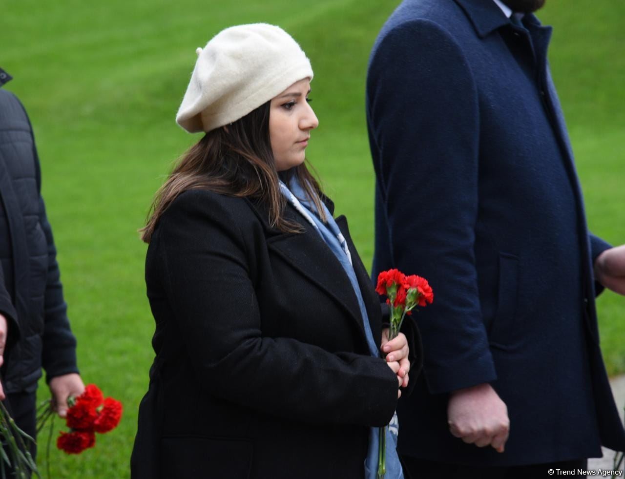Azerbaijan's public honors memory of the Great Leader Heydar Aliyev (PHOTO)