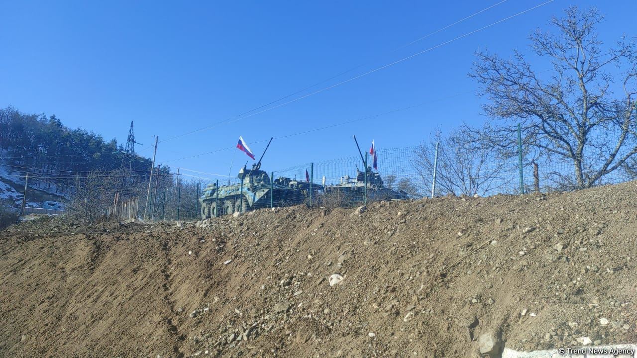 Russian peacekeepers bring in military vehicles to area of Azerbaijanis' protest in Karabakh (PHOTO)