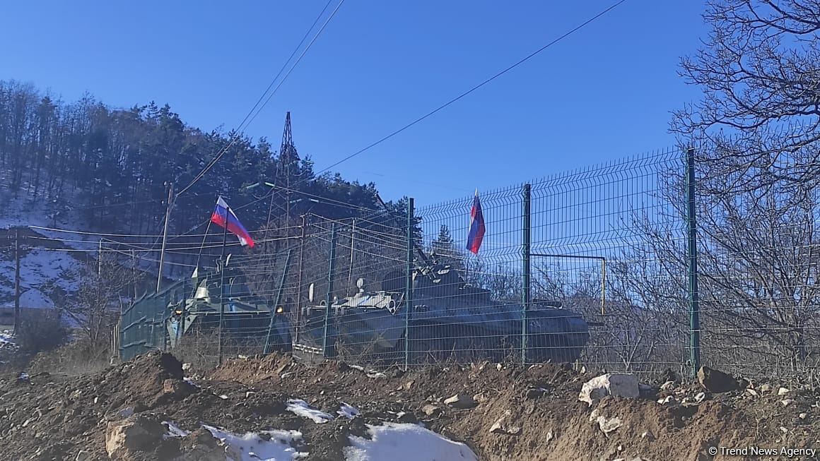 Russian peacekeepers bring in military vehicles to area of Azerbaijanis' protest in Karabakh (PHOTO)