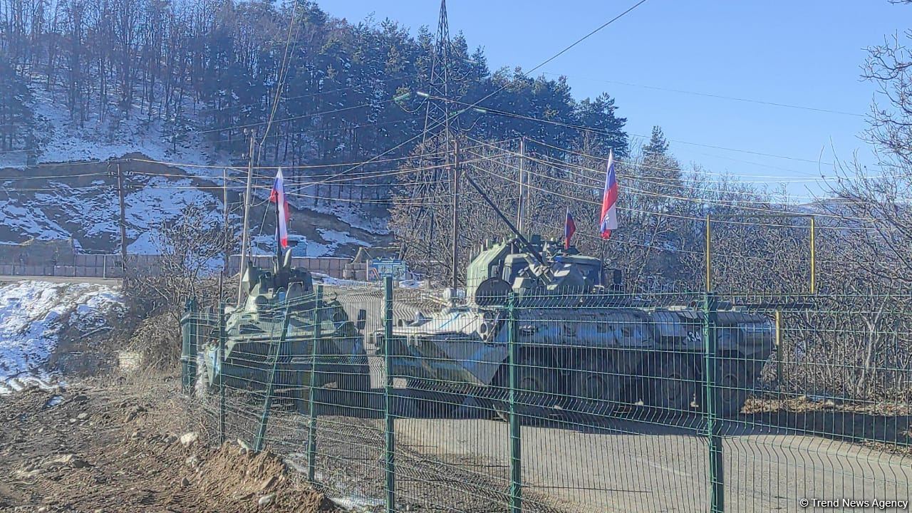 Russian peacekeepers bring in military vehicles to area of Azerbaijanis' protest in Karabakh (PHOTO)