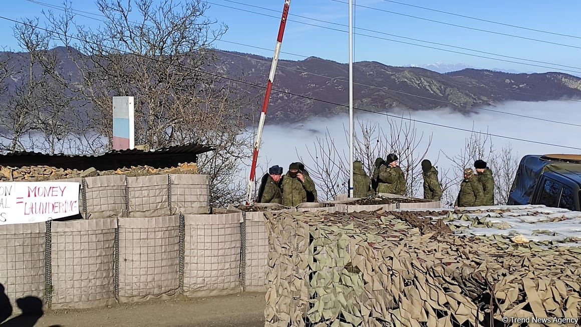 Azerbaijanis continue protests near Shusha, as Russian peacekeepers bring in manpower, military equipment (PHOTO/VIDEO)