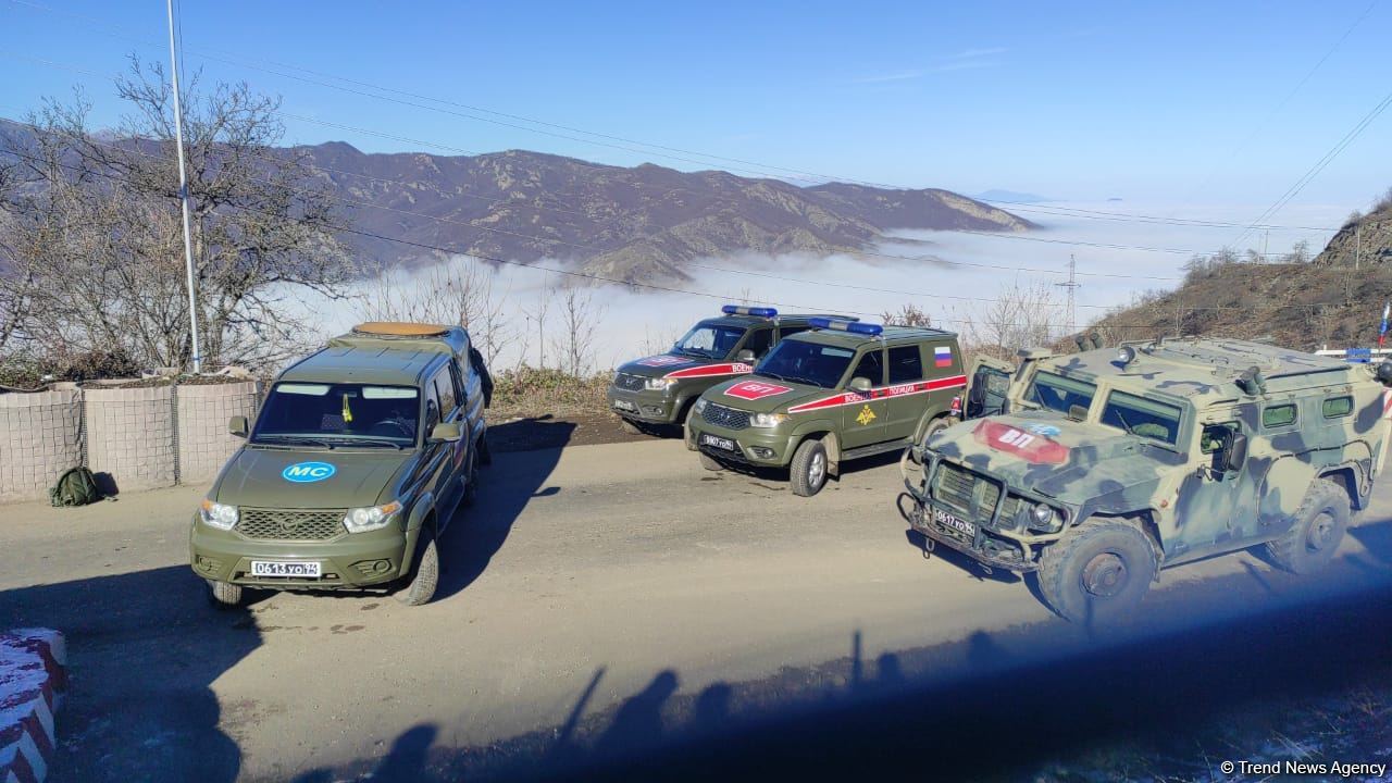 Azerbaijanis continue protests near Shusha, as Russian peacekeepers bring in manpower, military equipment (PHOTO/VIDEO)