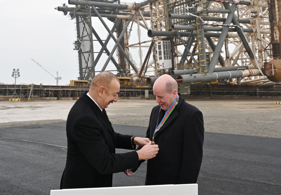 bp's regional president awarded "Dostlug" Order by President Ilham Aliyev