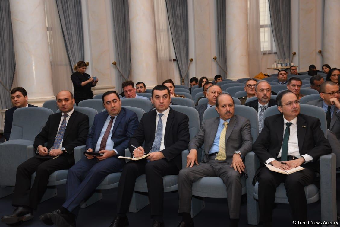 Azerbaijani official informs heads of diplomatic missions about situation on Shusha-Khankandi road (PHOTO)
