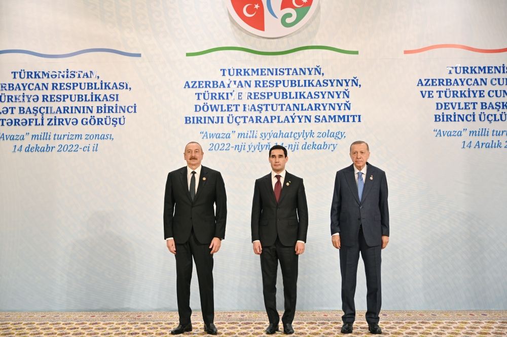 Meeting of Azerbaijani, Turkish, Turkmen presidents held in limited format (PHOTO/VIDEO)