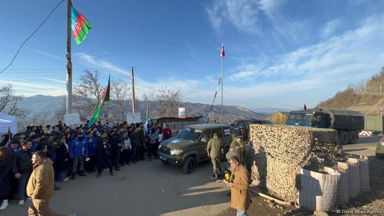 Supply vehicles of Russian peacekeepers pass freely along Azerbaijan's Lachin road (PHOTO/VIDEO)