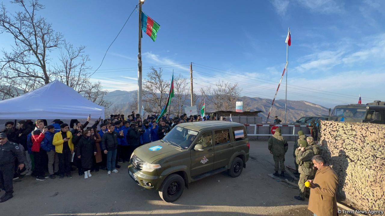 Supply vehicles of Russian peacekeepers pass freely along Azerbaijan's Lachin road (PHOTO/VIDEO)