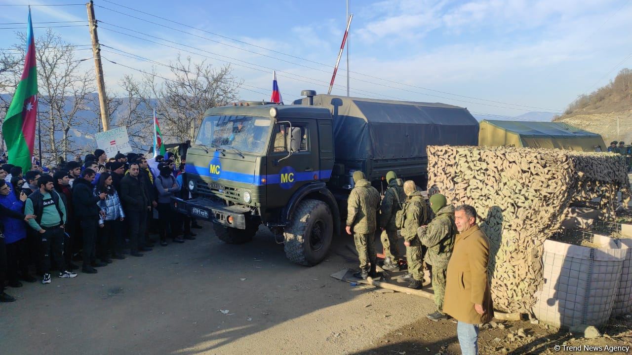 Supply vehicles of Russian peacekeepers pass freely along Azerbaijan's Lachin road (PHOTO/VIDEO)
