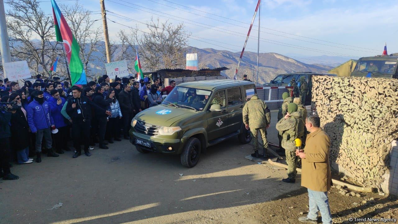 Supply vehicles of Russian peacekeepers pass freely along Azerbaijan's Lachin road (PHOTO/VIDEO)