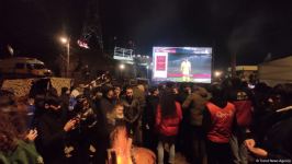 Azerbaijani protesters, Russian peacekeepers watch Croatia-Morocco football match together (PHOTO/VIDEO)