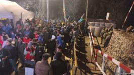 Azerbaijani protesters, Russian peacekeepers watch Croatia-Morocco football match together (PHOTO/VIDEO)