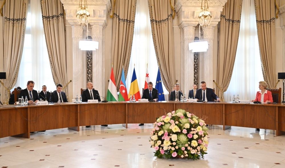 President Ilham Aliyev takes part in plenary session dedicated to signing of Agreement on strategic partnership in field of development and transfer of green energy (PHOTO/VIDEO)