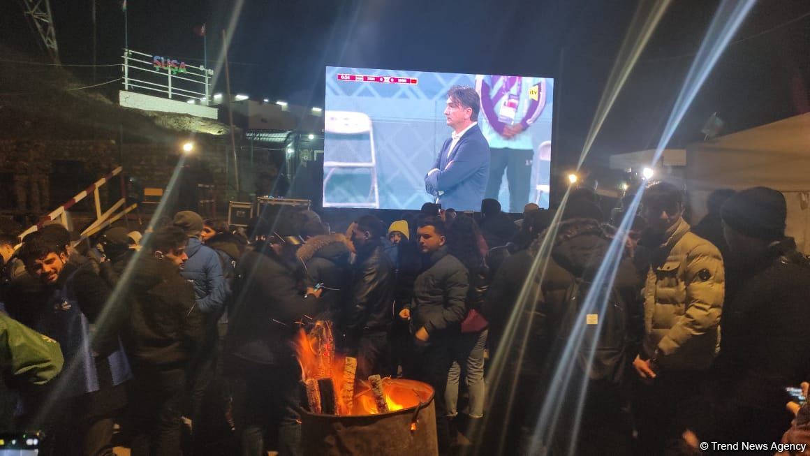 Azerbaijani protesters, Russian peacekeepers watch Croatia-Morocco football match together (PHOTO/VIDEO)