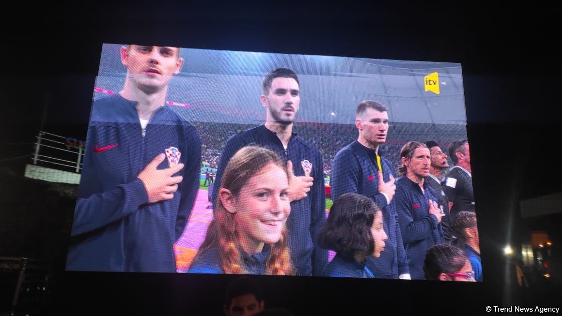 Azerbaijani protesters, Russian peacekeepers watch Croatia-Morocco football match together (PHOTO/VIDEO)