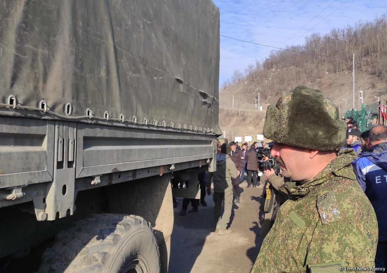 Peacekeepers' supply vehicles pass unhindered along  Lachin road (PHOTO/VIDEO)