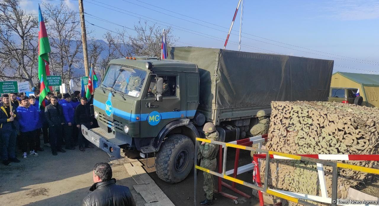 Peacekeepers' supply vehicles pass unhindered along  Lachin road (PHOTO/VIDEO)