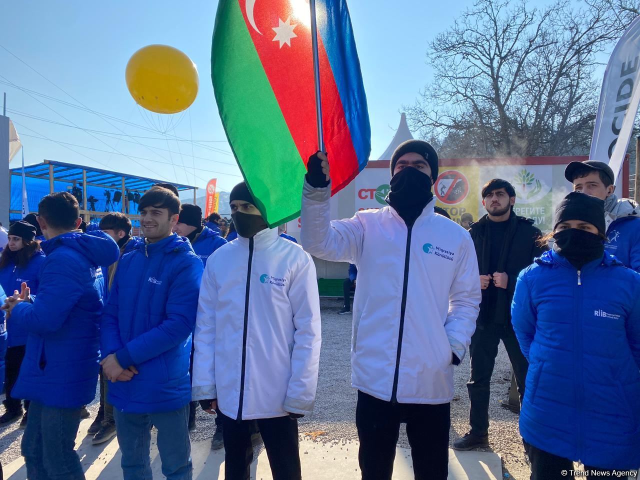 Number of supporters of peaceful rally on Azerbaijan's Lachin road growing (PHOTO)
