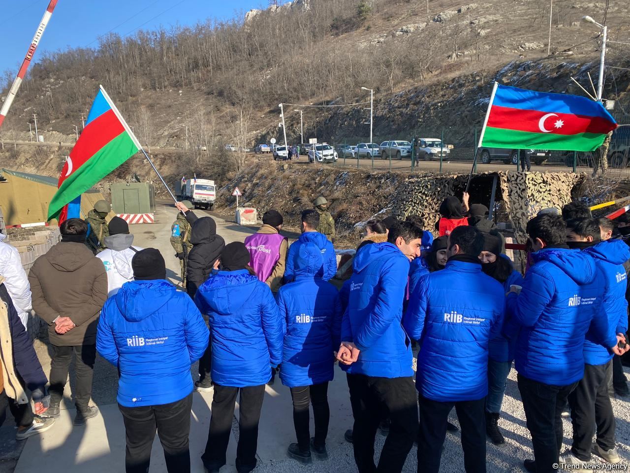 Number of supporters of peaceful rally on Azerbaijan's Lachin road growing (PHOTO)