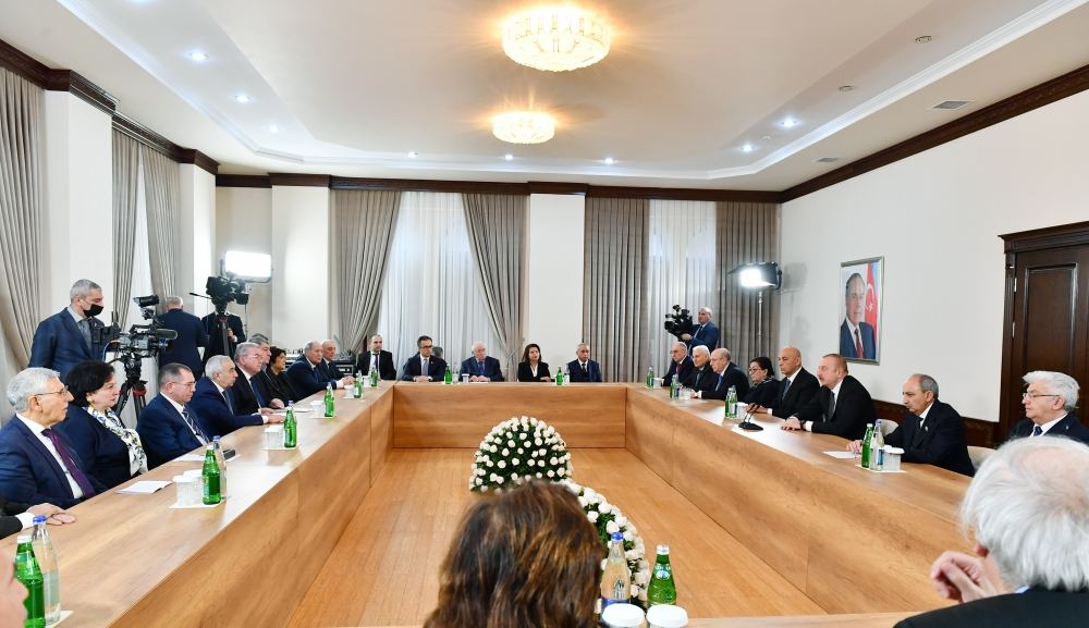 President Ilham Aliyev views conditions created at administrative building of Western Azerbaijan Community (PHOTO/VIDEO)