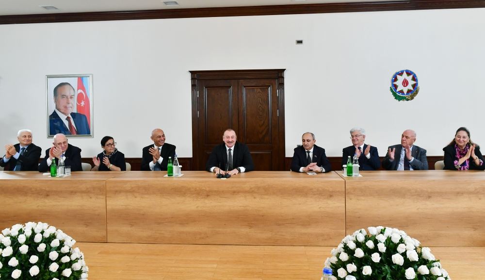 President Ilham Aliyev views conditions created at administrative building of Western Azerbaijan Community (PHOTO/VIDEO)