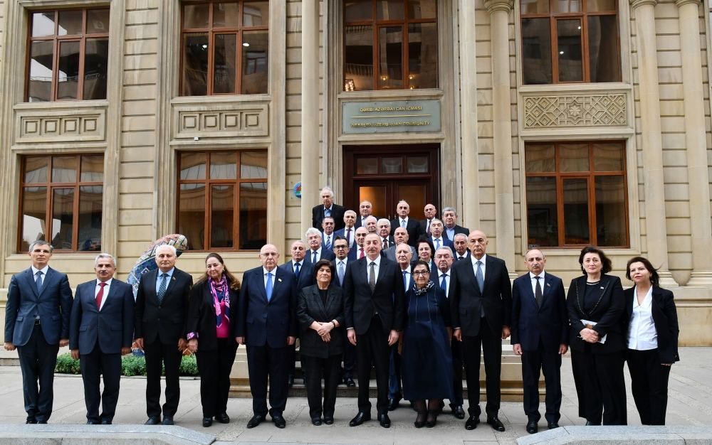 President Ilham Aliyev views conditions created at administrative building of Western Azerbaijan Community (PHOTO/VIDEO)