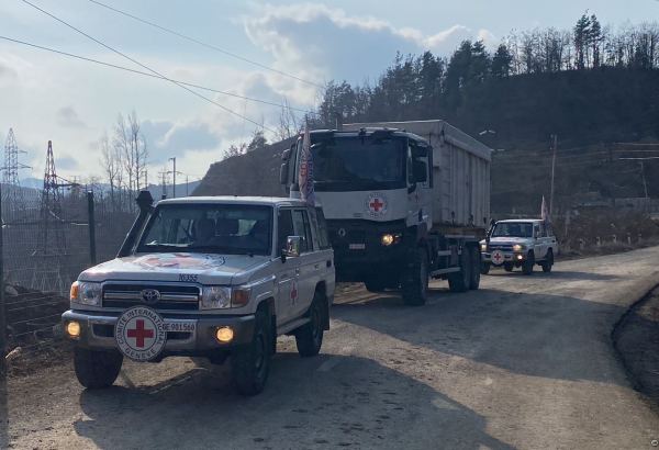 Vehicles of International Committee of Red Cross pass along Azerbaijan's Lachin road (PHOTO)